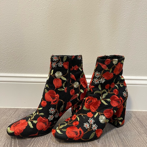 Embroidered boots ❤️ - Picture 3 of 6